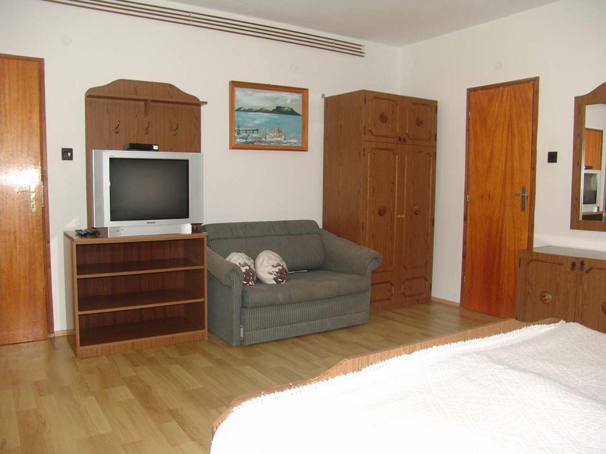 Bed and Breakfast Eifert Ház Balatongyörök Exterior foto