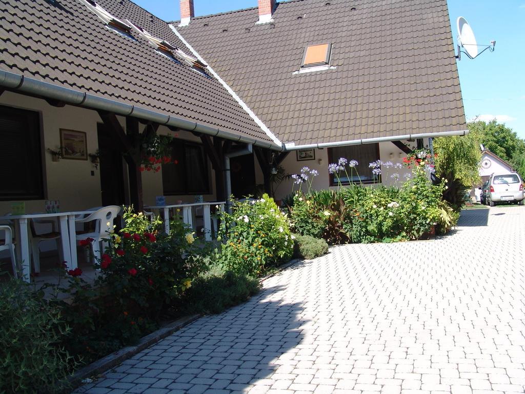 Bed and Breakfast Eifert Ház Balatongyörök Habitación foto